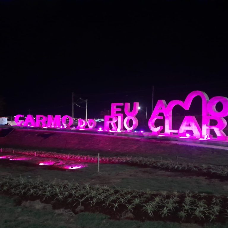 ILUMINAÇÃO DO TREVO RESSALTA A CAMPANHA OUTUBRO ROSA