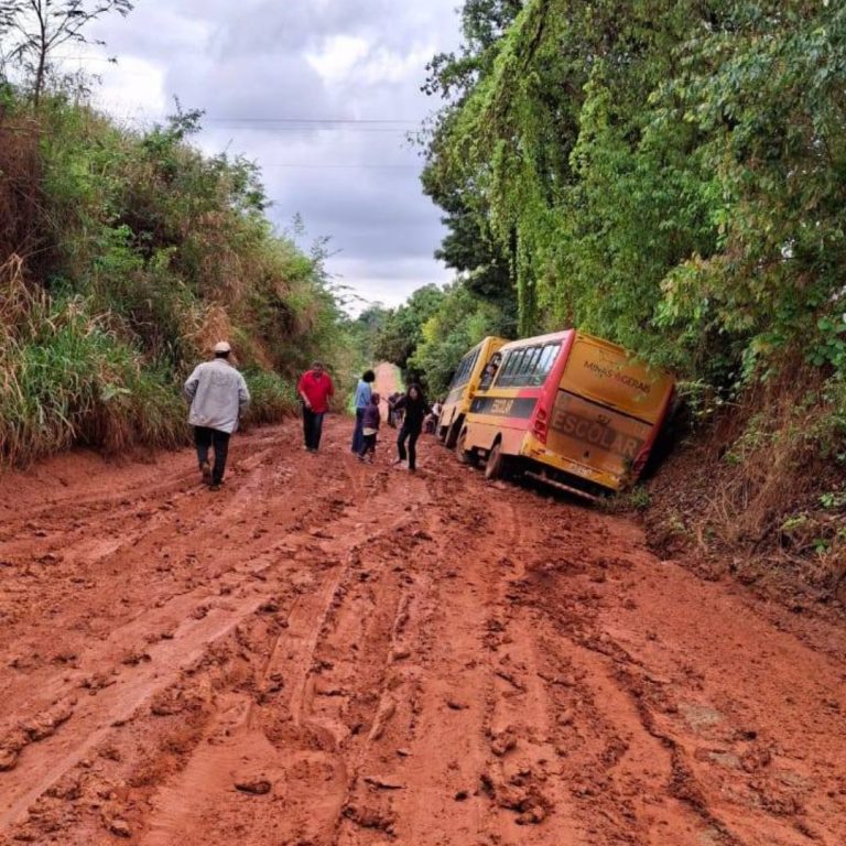 MORADORES RECLAMAM DA SITUAÇÃO DE ESTRADA RURAL