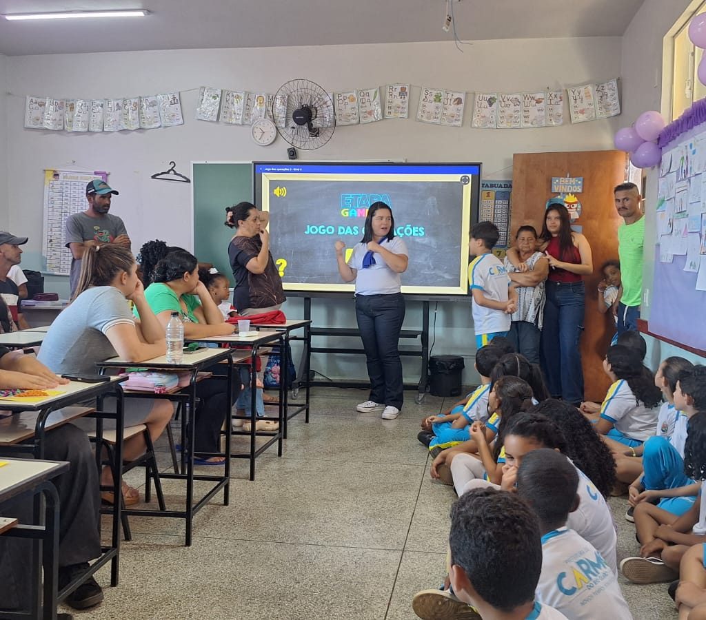 ESCOLAS MUNICIPAIS PROMOVEM O DIA DA FAMÍLIA NA ESCOLA
