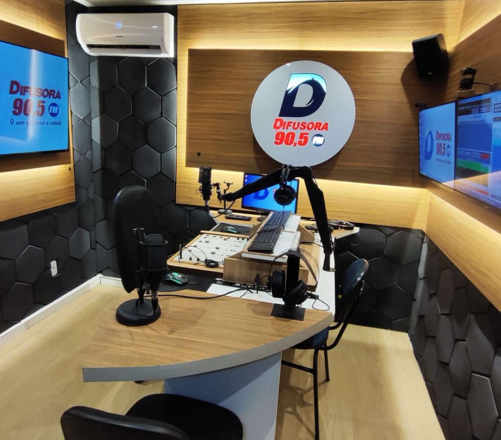 DIFUSORA COMEMORA 74 ANOS COM NOVO ESTÚDIO