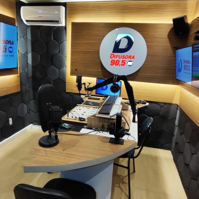 DIFUSORA COMEMORA 74 ANOS COM NOVO ESTÚDIO