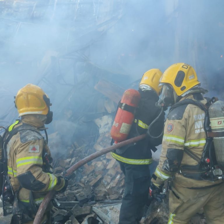 INCÊNDIO DESTRÓI SUPERMERCADO
